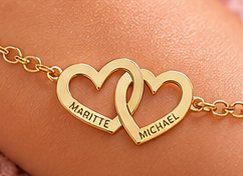 Armbandje met twee harten om een kinderpols